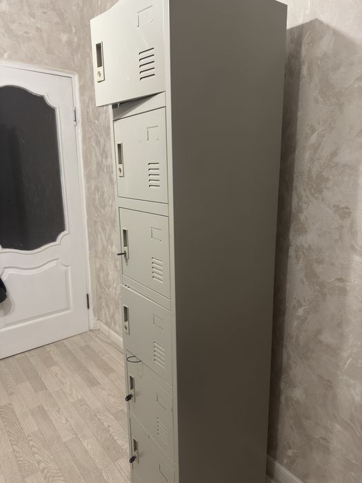 Продам металлический шкаф для хранения вещей