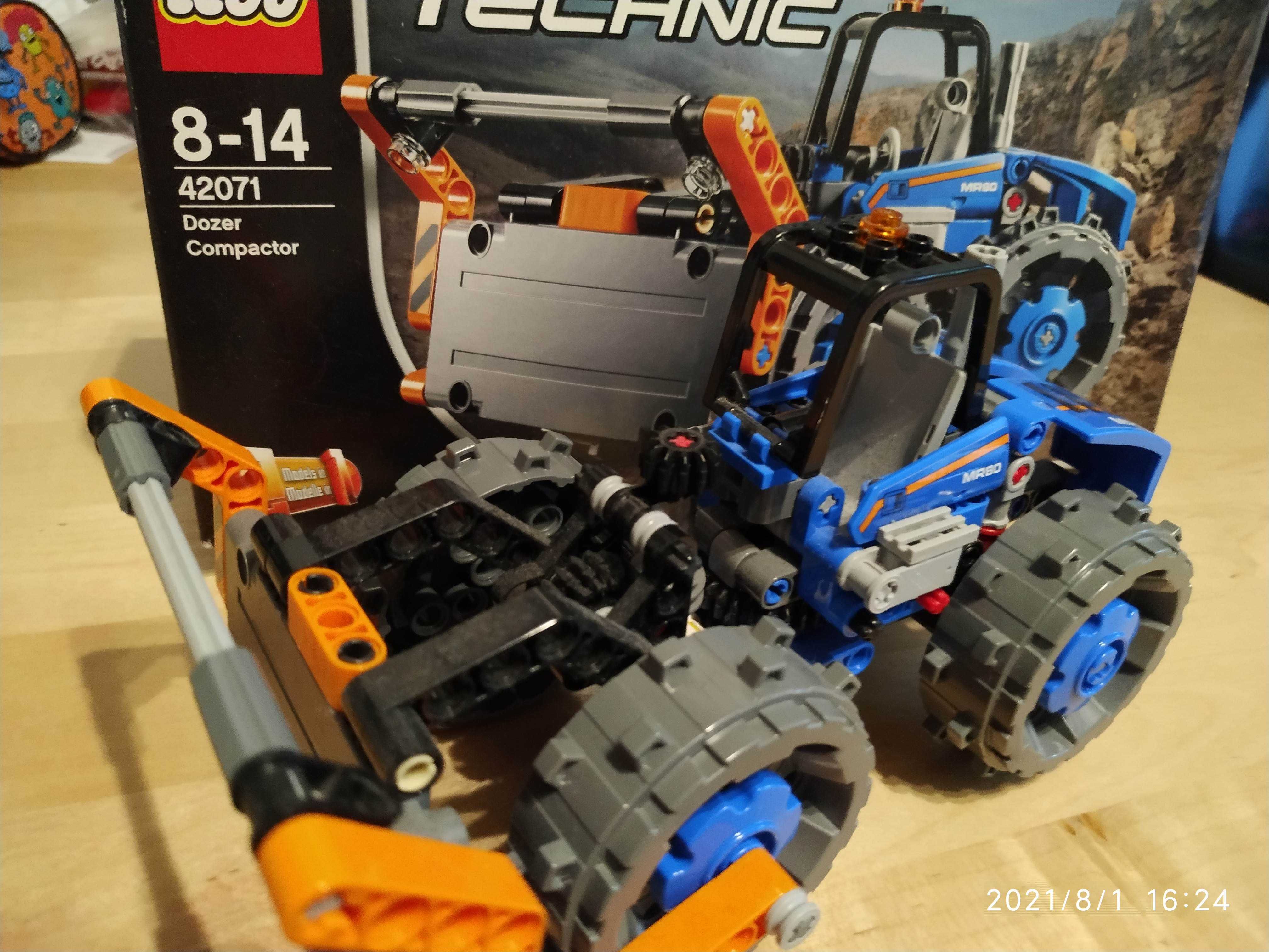 LEGO Technic 42071 Dozer Compactor
