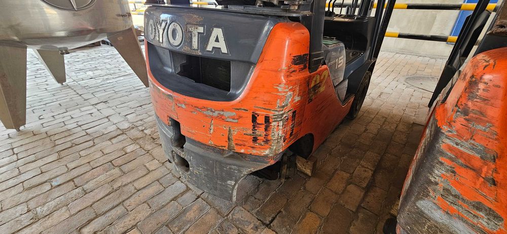 Вилочный погрузчик TOYOTA