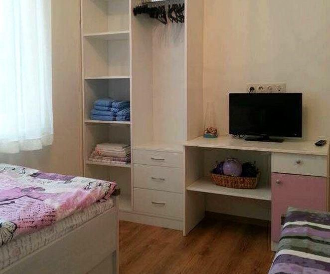 Дава се под наем Тристаен апартамент в Бургас, Лазур - 70 кв.м за 561 € - Снимка #6