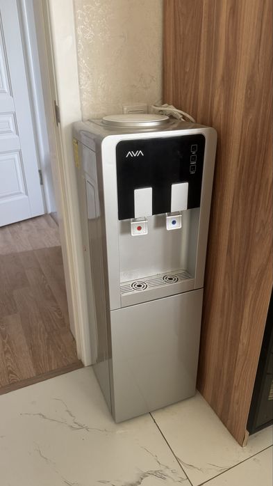 Кулер для воды AVA , почти новый