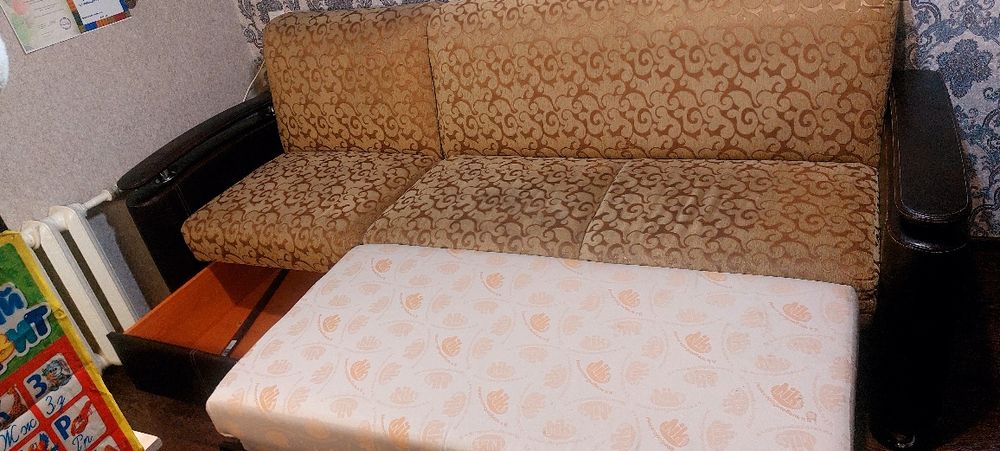 Диван отдаем даром