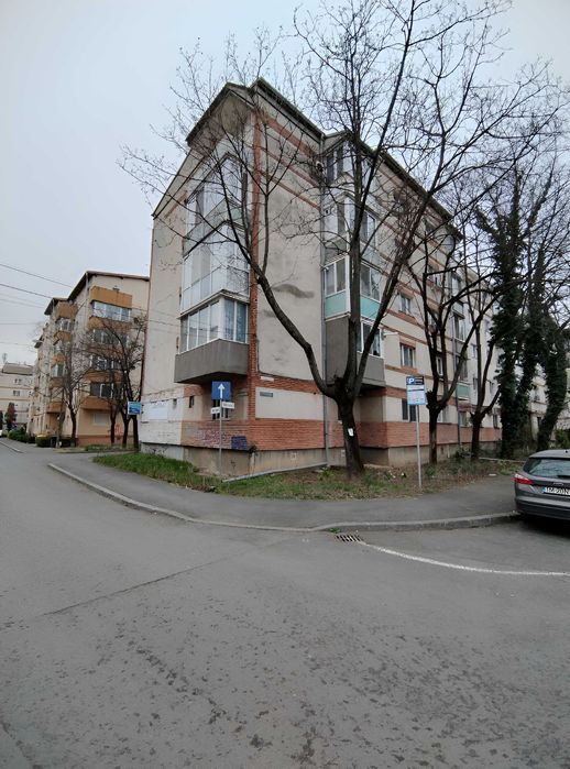 Inchiriez Apartament 2 camere, 54 mp, 2 balcoane, etaj 1/4 – confort 1