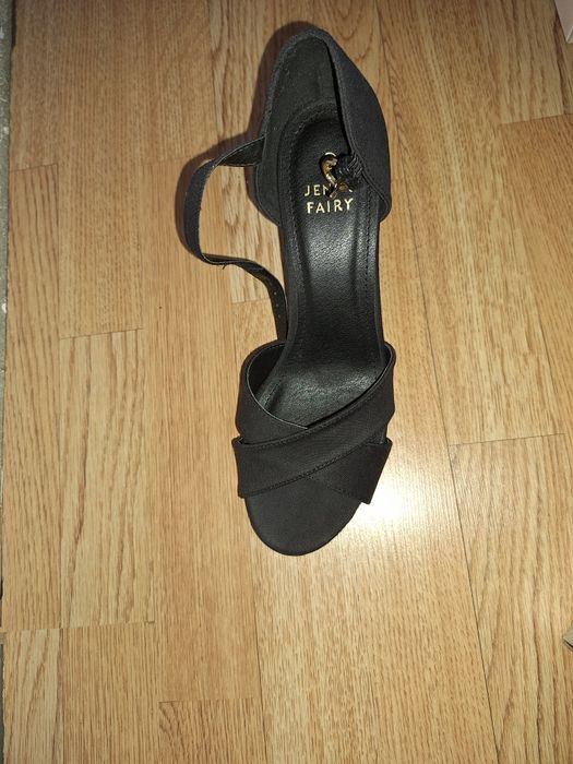 Нови обувки на платформа