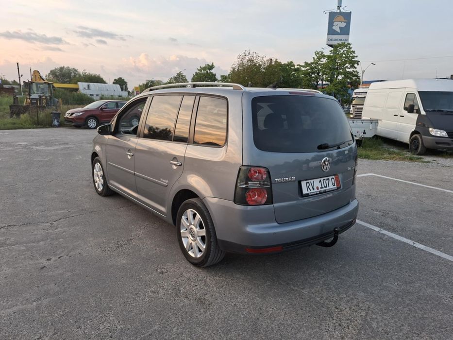 Vw Touran 2010  1.9  Tdi  7 Locur Adusa Recenti
Motorizare 1.9 Tdi 6.