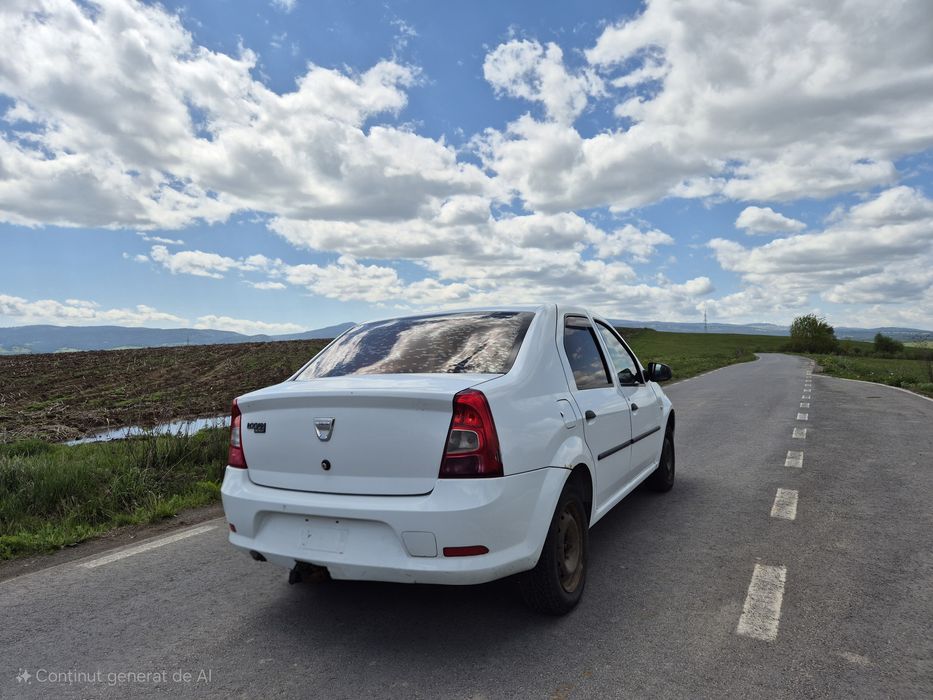 Vând Dacia Logan