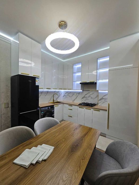 Продам 3-х комнатную в ЖК класса люкс.Чиланзар Ц кв-л.метро М.Улугбек