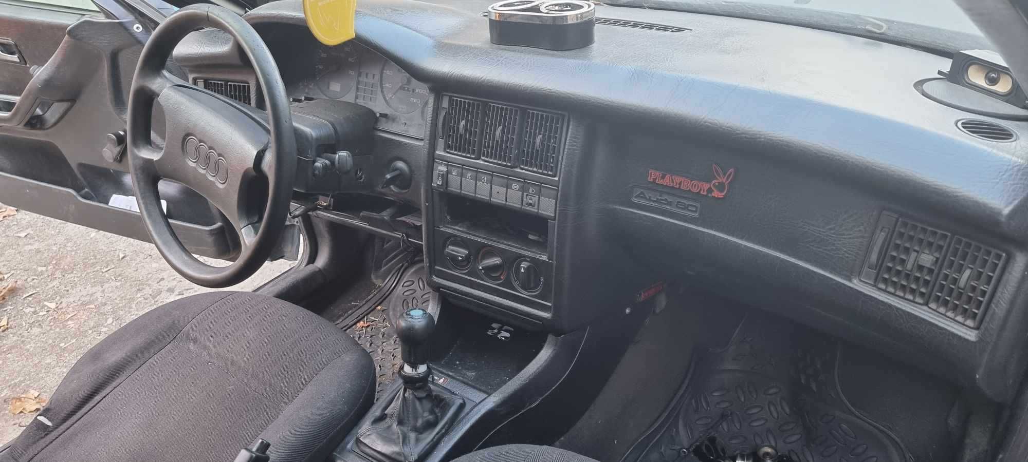 Ауди  80  1.6  бензин
