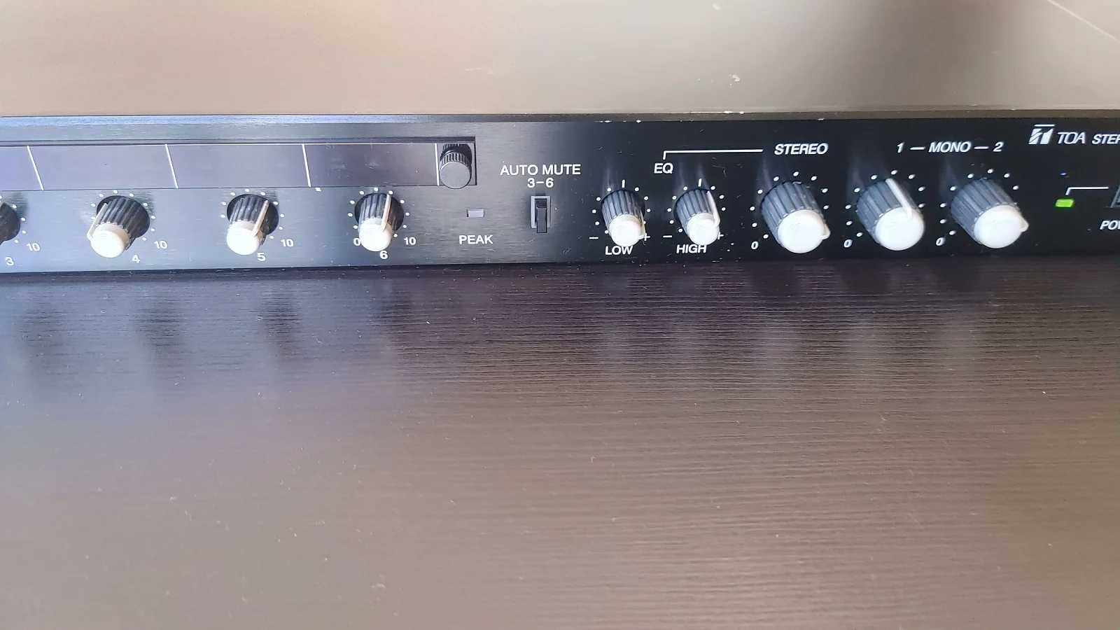 Mixer stereo TOA M-243 L cu 6 canale de 19" montabil în rack