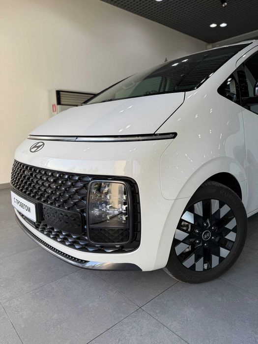 Hyundai Staria Luxe