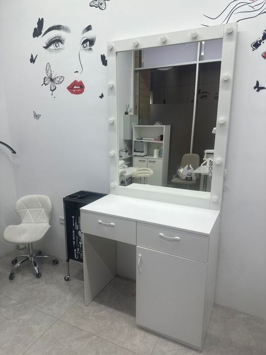 Продам Туалетный столик, Зеркало для салона, с подсветкой