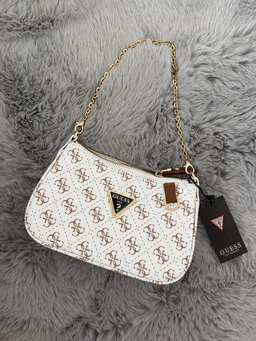 Чанта реплика GUESS. Чантата е чисто нова с етикет