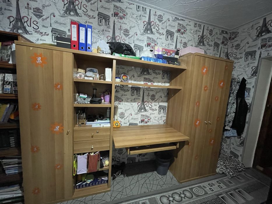 СРОЧНО Шымкент продаю спальнаую стенку с компьютерным столом.