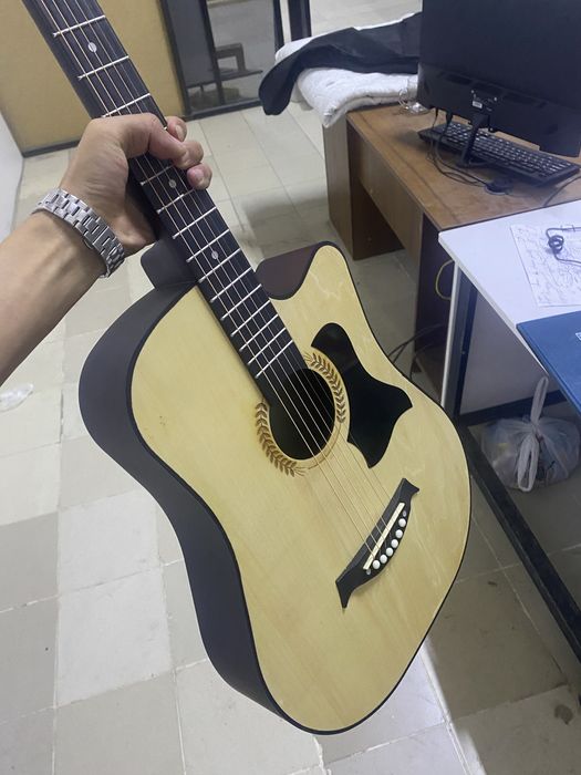 Гитара в хорошем состояние