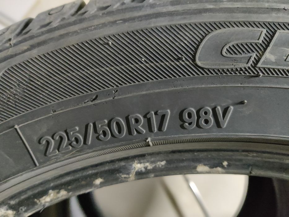 Зимни гуми TOYO 225/50/17 4бр. ДОТ 2018г.