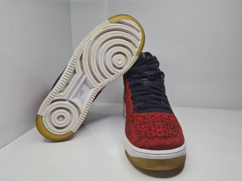 Кецове Nike Air Force 1 Flyknit 

Носени,но в отлично състояние. 

Раз
