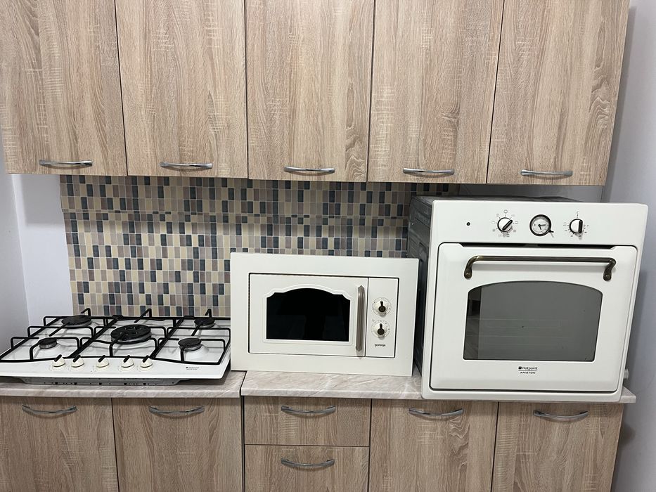 Встраиваемая духовка, микроволновка и варочная поверхность