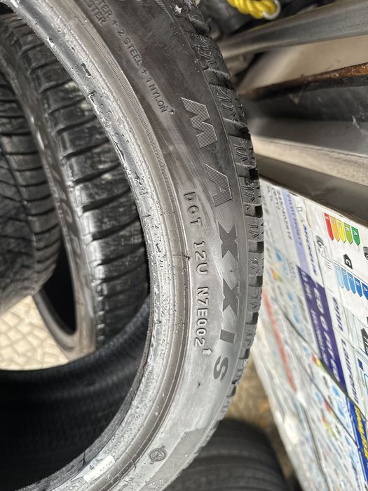 2x2 зимни гуми 235/40/19 96W Pirelli и Maxxis