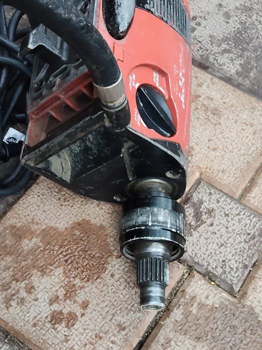 Carota HILTI  DD 200 în stare excelenta