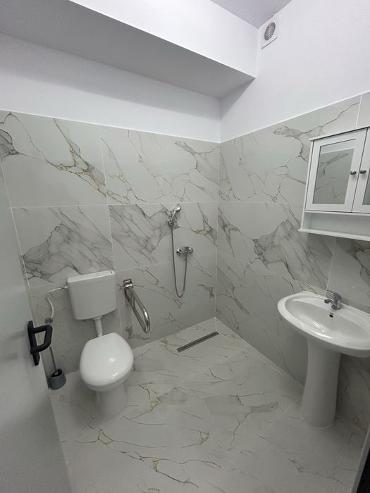 Inchiriez camera studenti