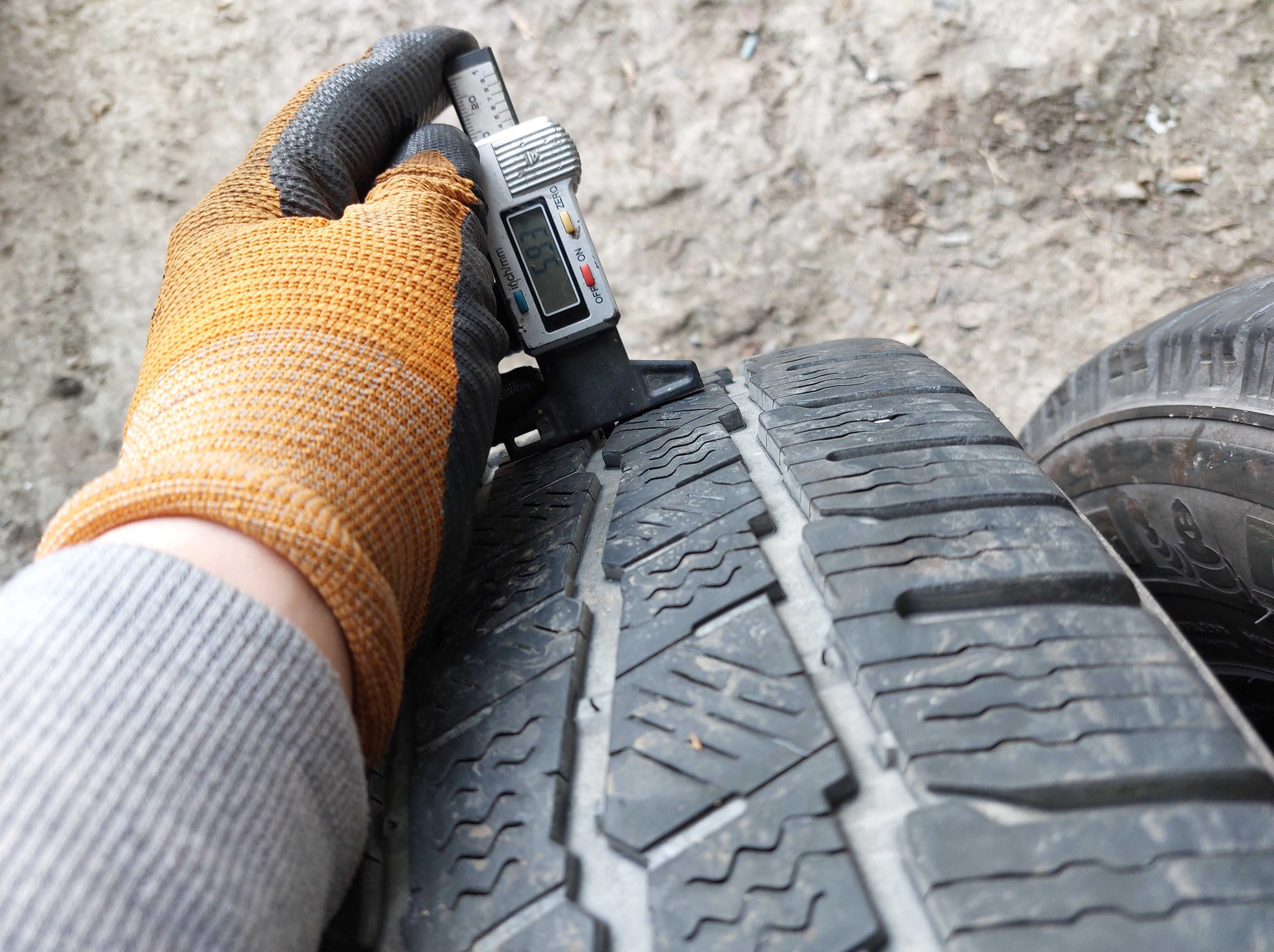 2бр.зимни MICHELIN 225/75/16C 121R DOT 2421
