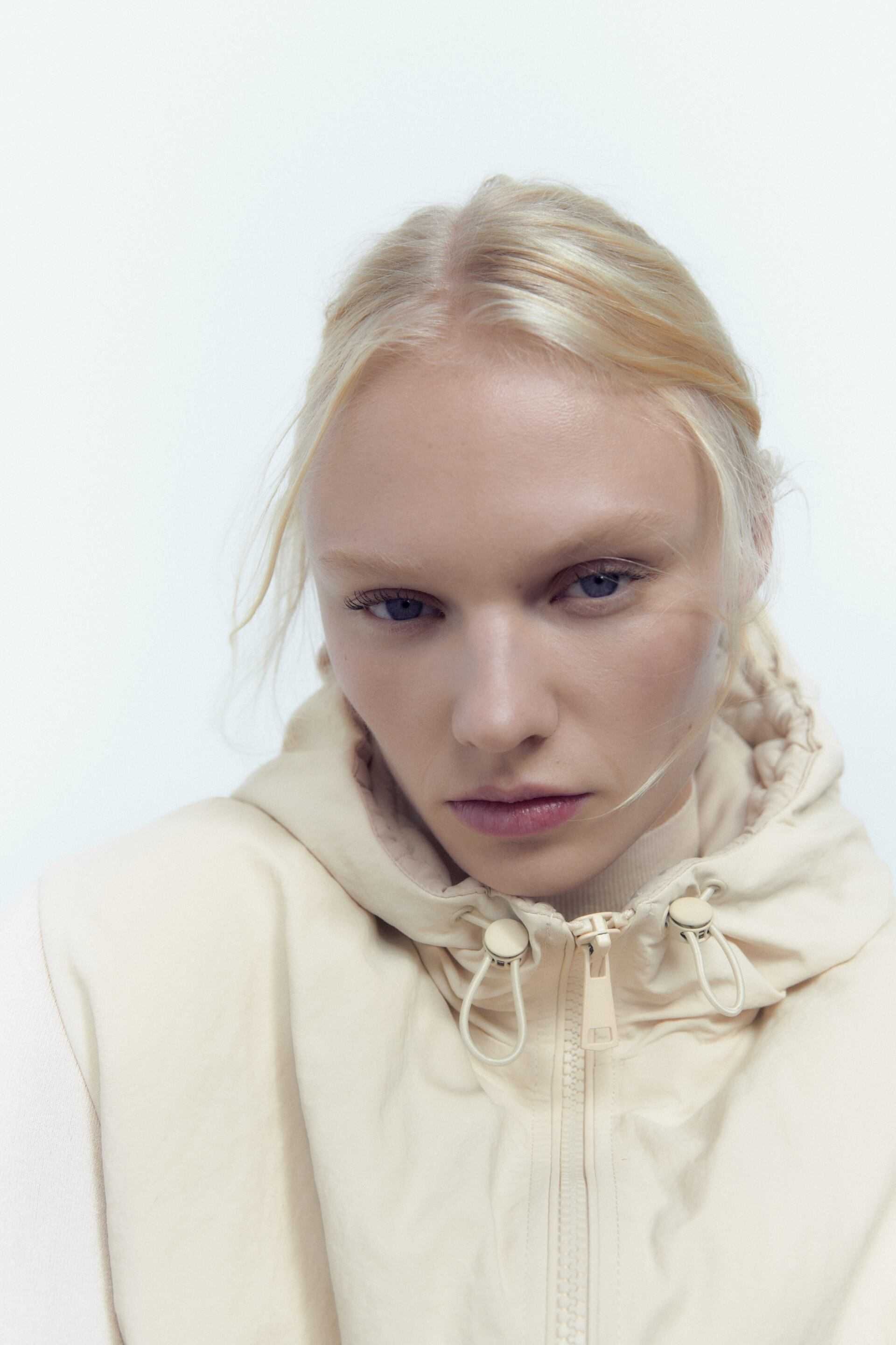Zara непромокаем елек/грейка, размер S