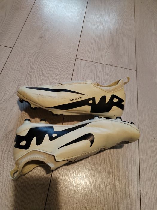 Adidași cu crampoane fotbal purtați în stare buna