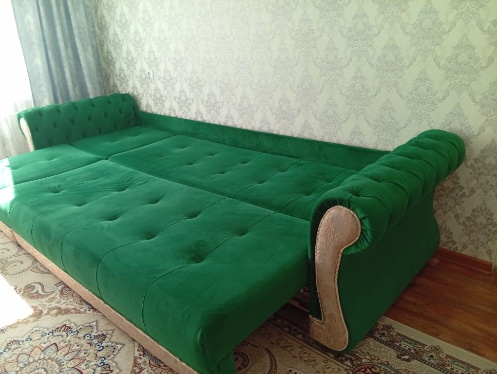 Продам изумрудный диван