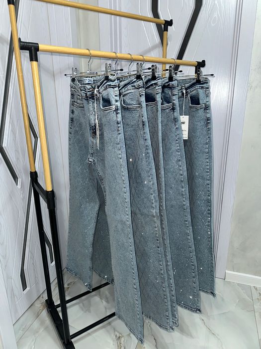 Дънки с камъчета