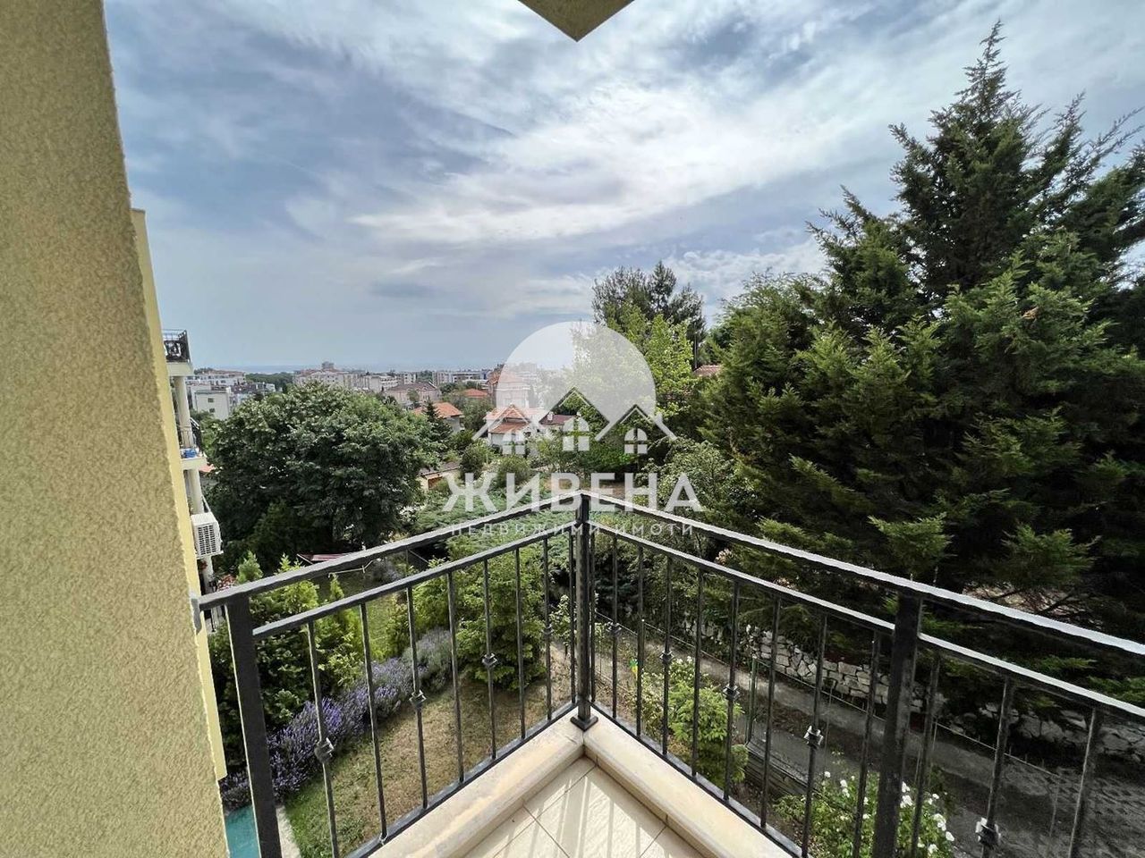 Продава се Четиристаен апартамент в Варна, м-т Траката - 140 кв.м за 1643 €/кв.м - Снимка #3