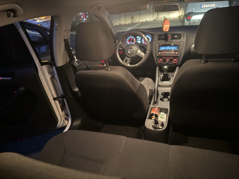 Vand Volkswagen Jetta 1.2 benzina