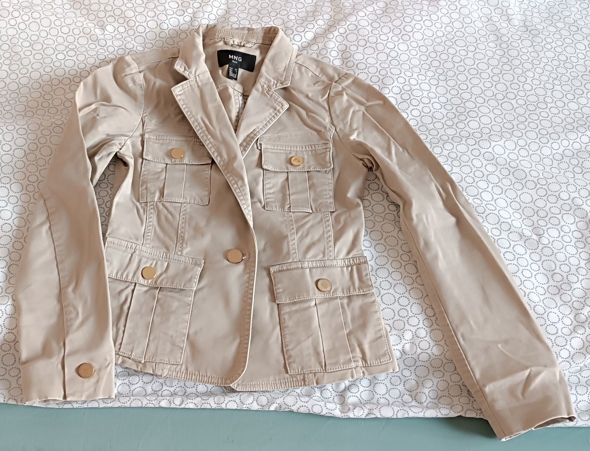 Pardesiu scurt marime 34 Mango