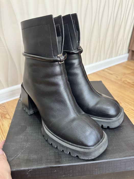 Продам зимний ботильон