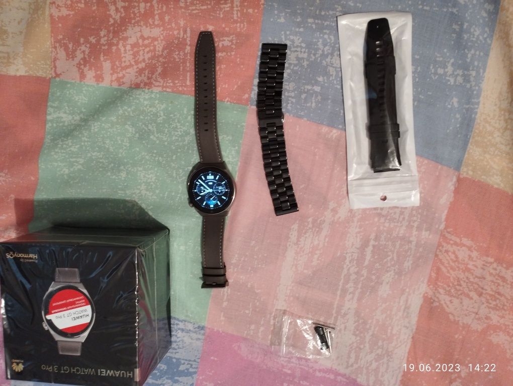 Смарт часы Huawei watch gt3 pro. 5 ремешков.