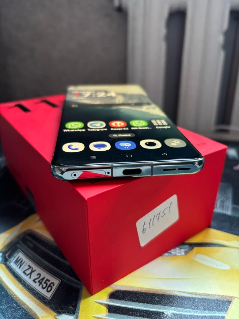 Продам Oneplus 11-256gb