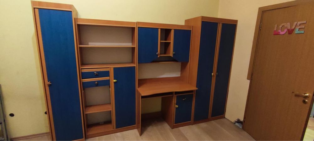 Детска секция,гардероб и бюро