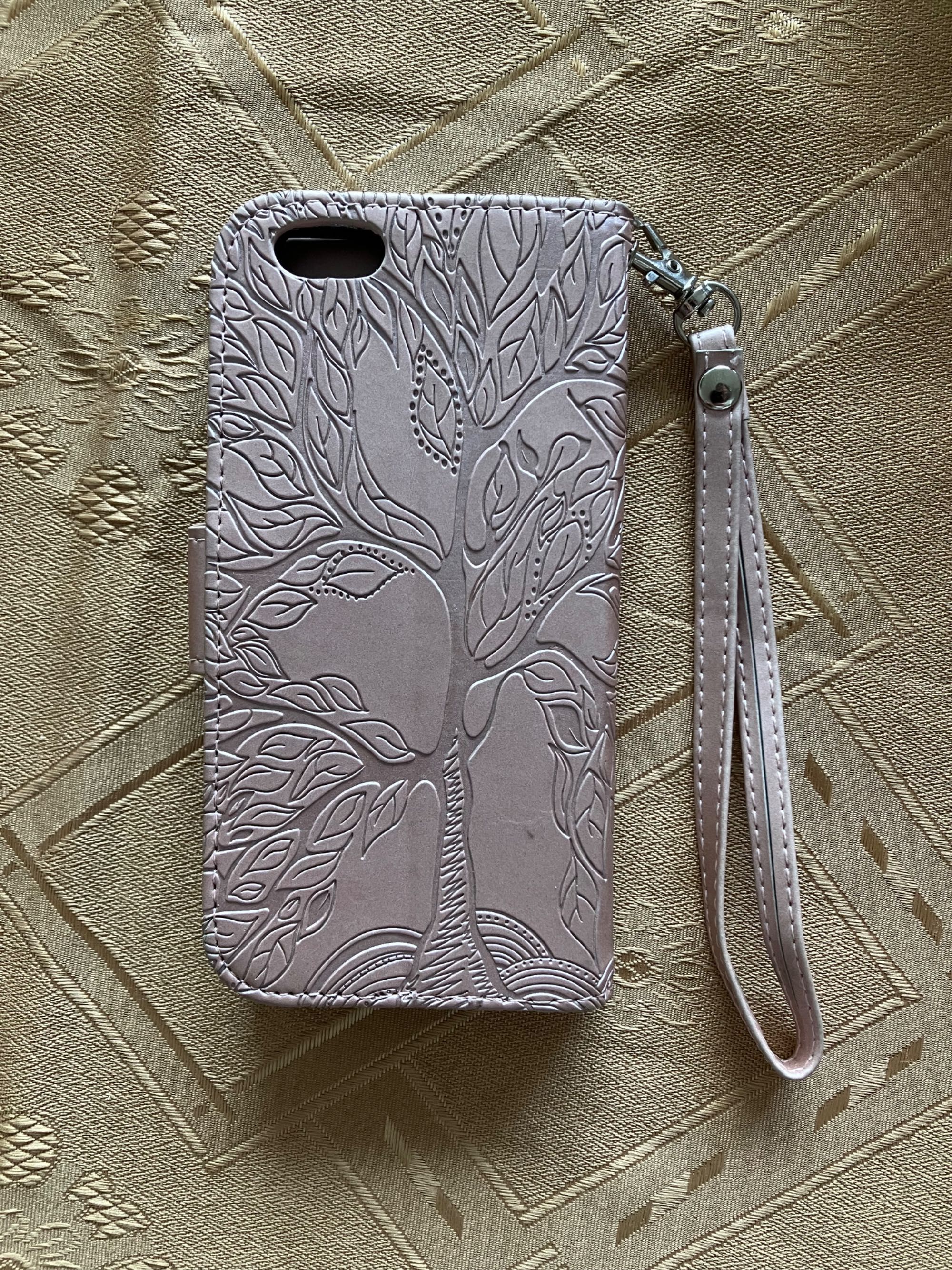 Продавам iPhone 6s в цвят розово с калъф