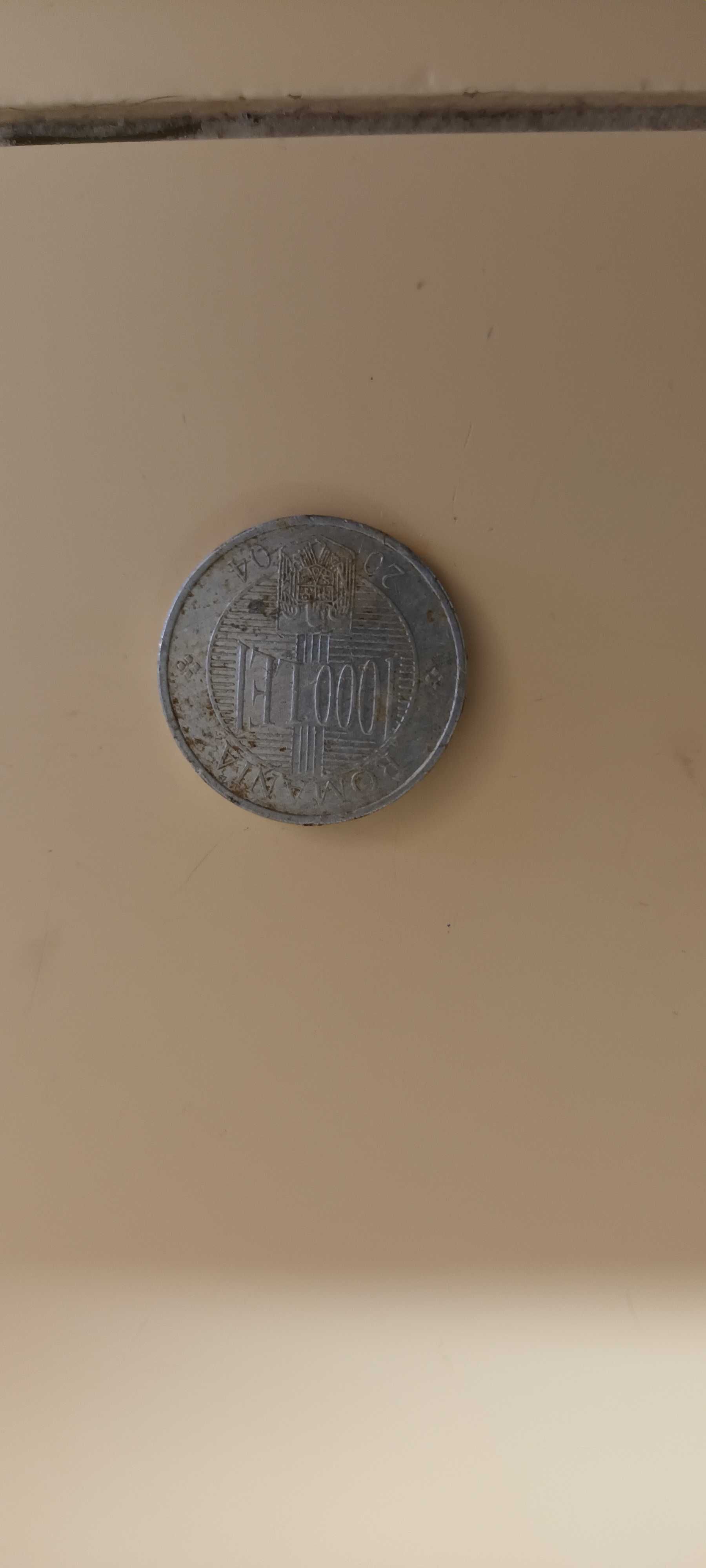 Moneda de 1000 de lei din 2001 si din 2004.