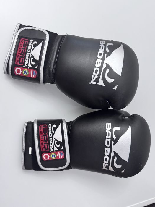 Боксерские перчатки
