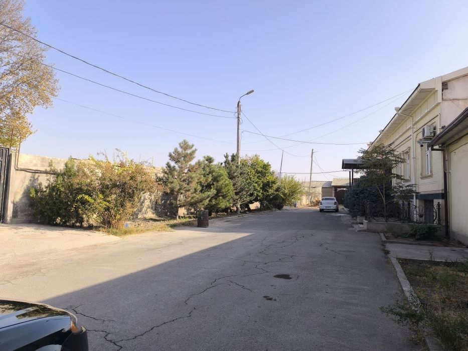 Продае́тся земля  фасад 70м на дл 25м в Яшнаабад районе,оp. пост тузел