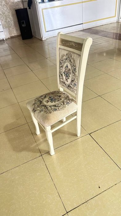 Стулшик сатылады жагдайы жаксы бахасы 200.000 сум