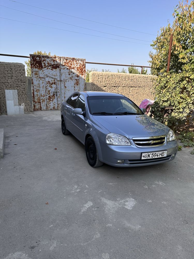Chevrolet Lacetti идеальный состояние 2011 2 позиция  мотор 1.8