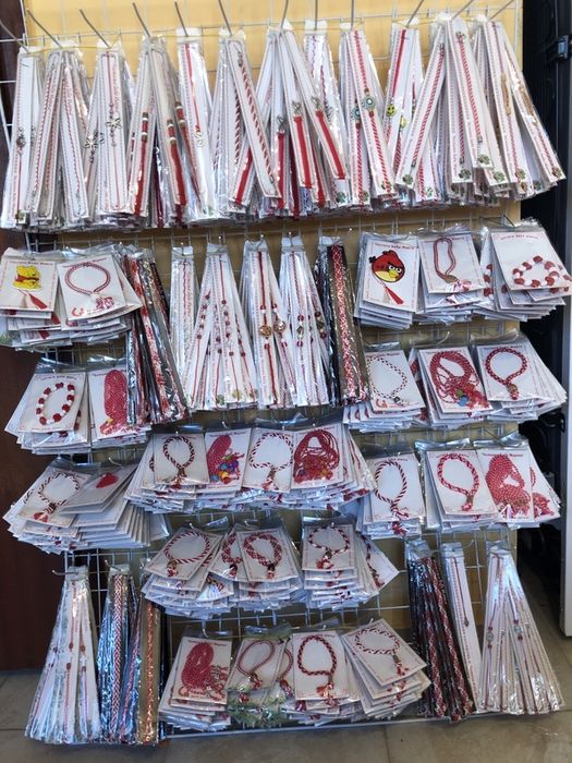 На едро!Нови!Стелаж с мартеници с Топ модели  на едро