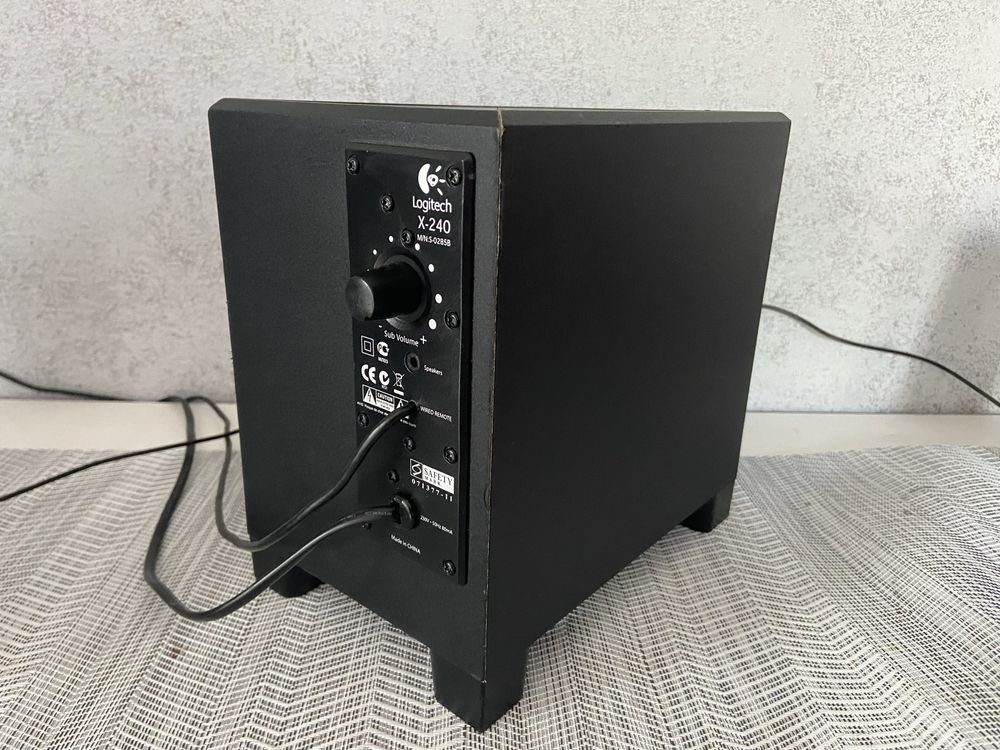 Буфер С Колони Logitech X-240 2.1