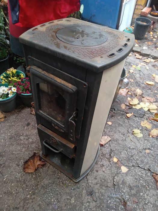 Șemineu tip soba cu plita