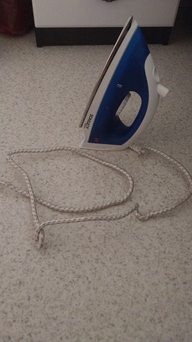 Продам  утюг в хорошем состоянии