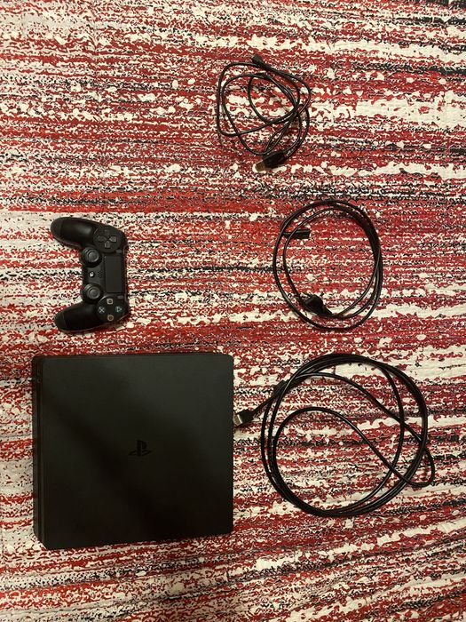 Vând Consolă Sony PlayStation 4