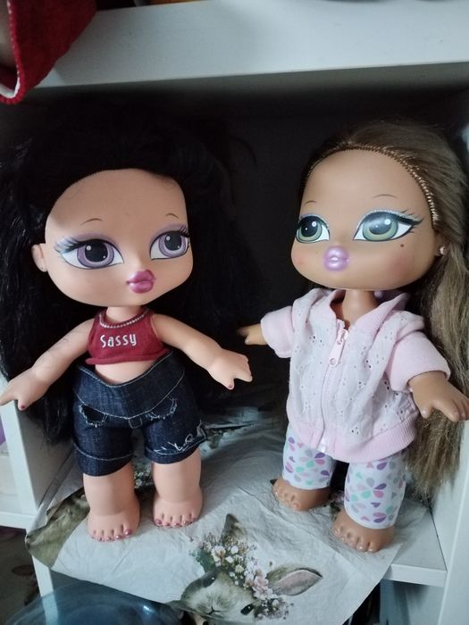 Vind doua păpuși Big Bratz și cap de coafat LOL