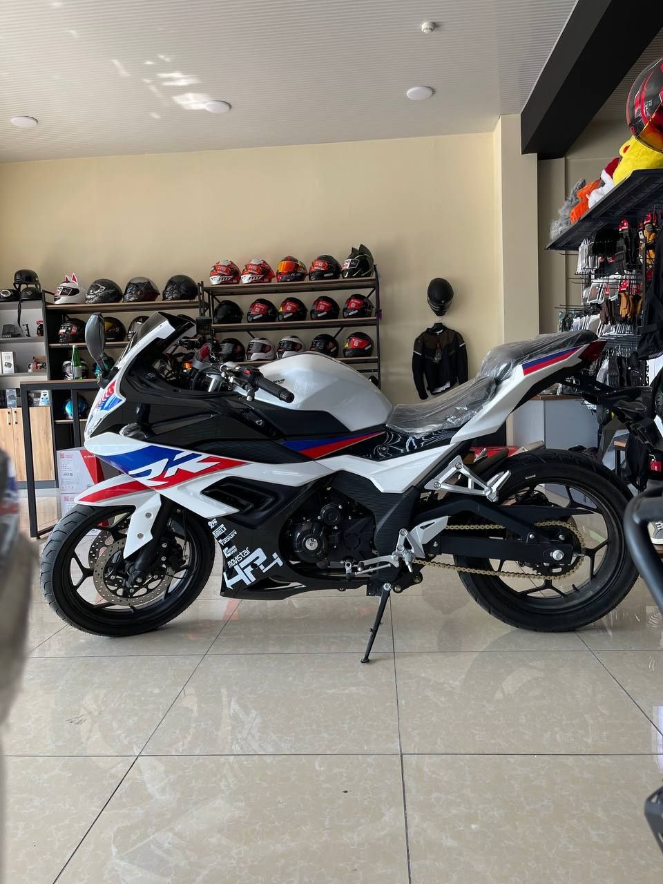 BMW Motosikl Sport bike Rassrochka, Bõlib tõlash boshlangich tõlõvsiz