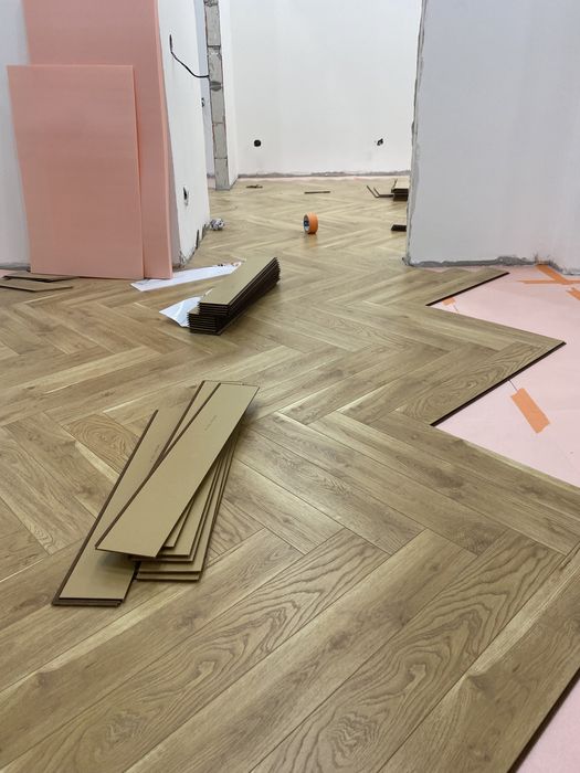 Укладка Ламинат кварцвинил елечка